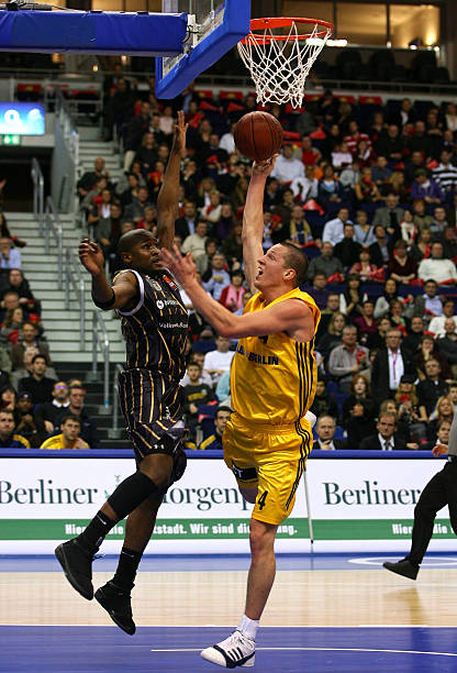 一步仍需外 一步仍需外