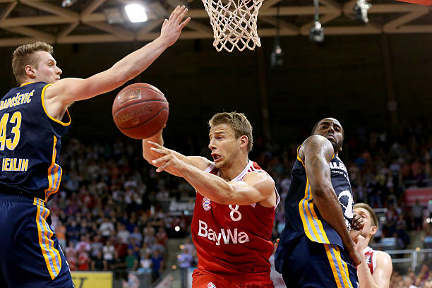 在全场比赛 在全场比赛