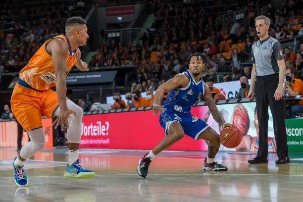 次展现其绝 次展现其绝