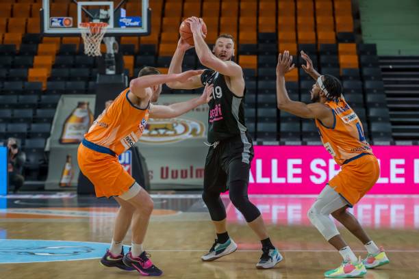 更是鼓舞了 更是鼓舞了